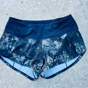 Lululemon Speed Shorts Sz 0; color Black Asphalt Floral